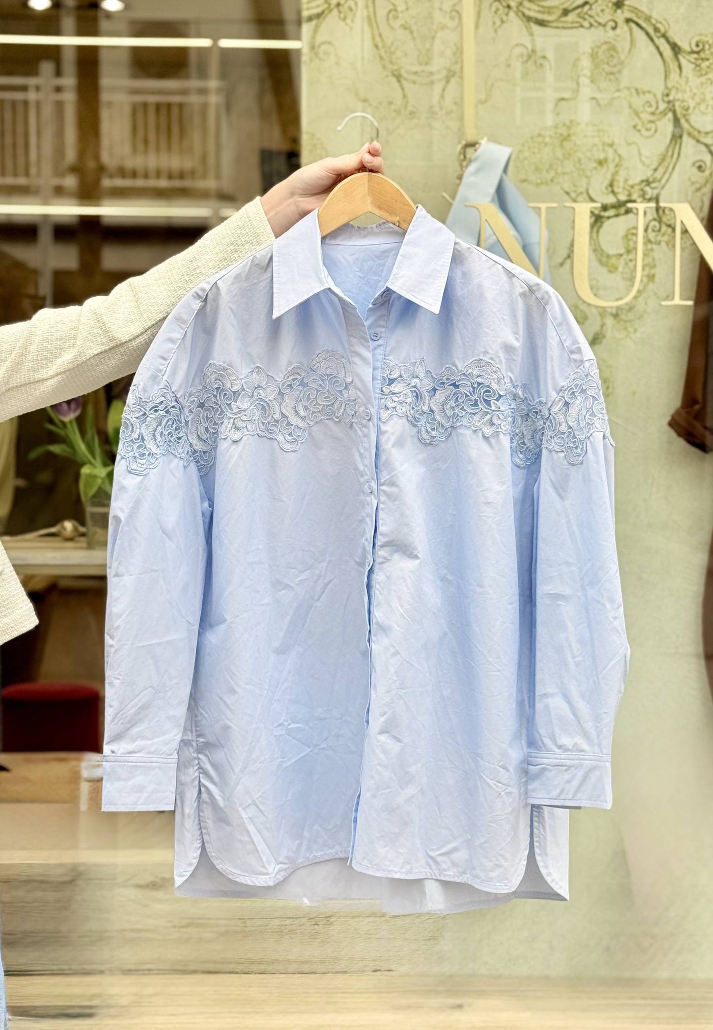 NUNZIA - Camicia Ricamo Over Cielo