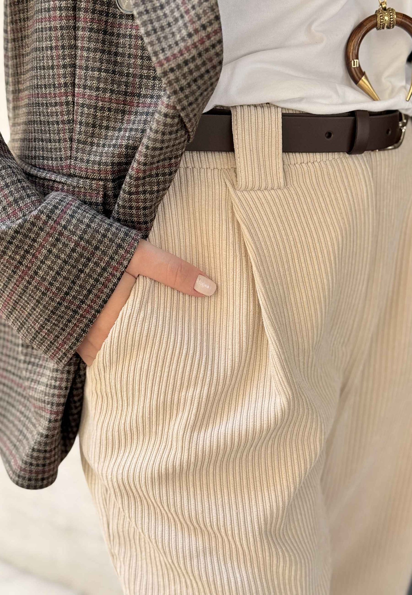 MOTEL - Pantalone Carrot Fit Velluto A Costine Avorio