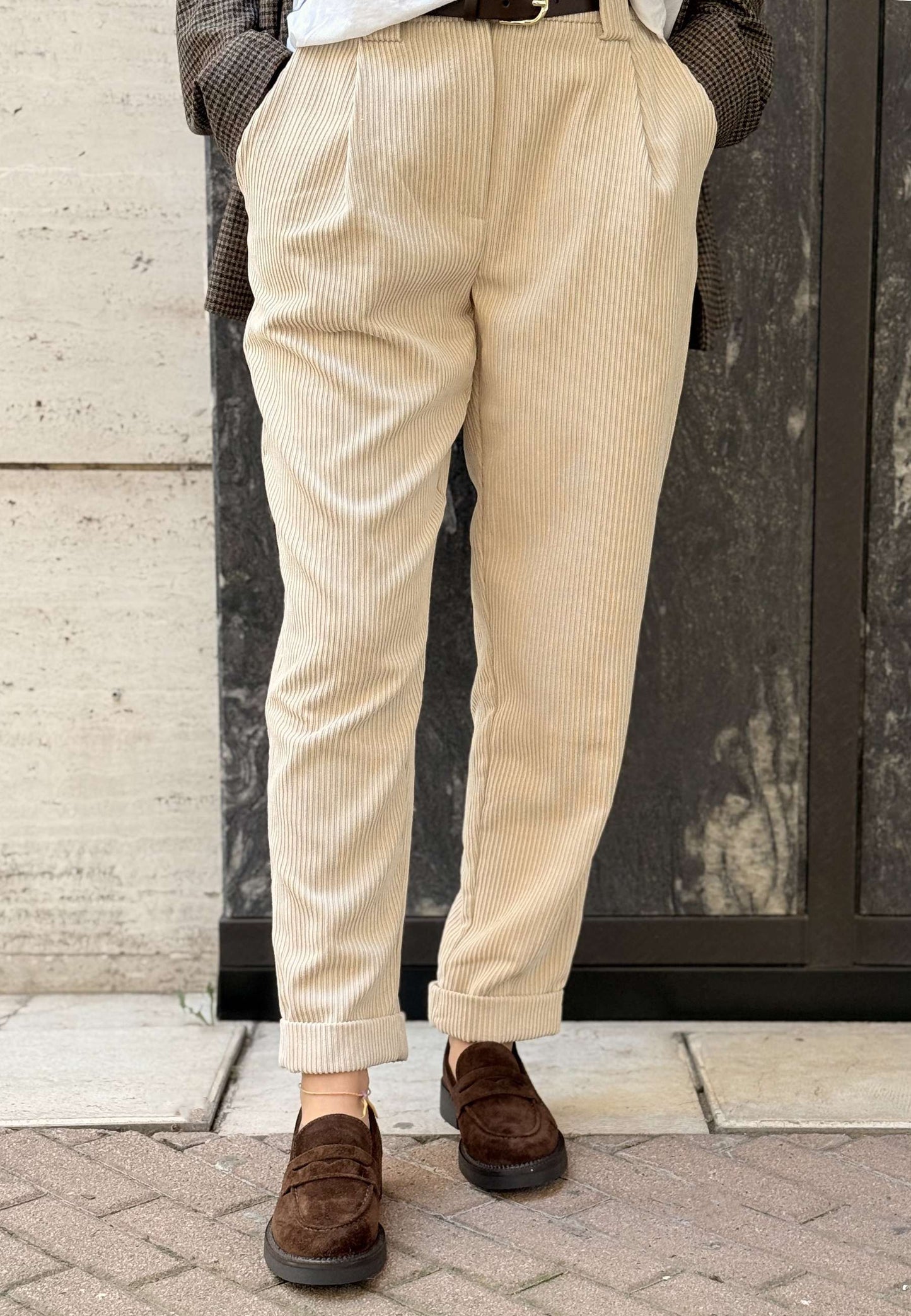 MOTEL - Pantalone Carrot Fit Velluto A Costine Avorio