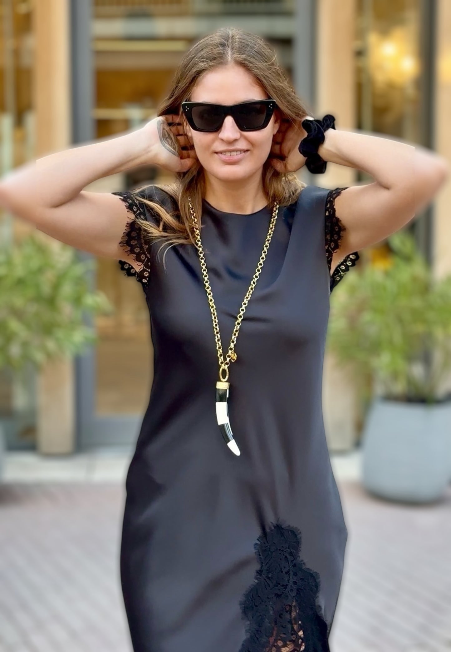 LARA11 Collana Lunga Corno Bianco Nero