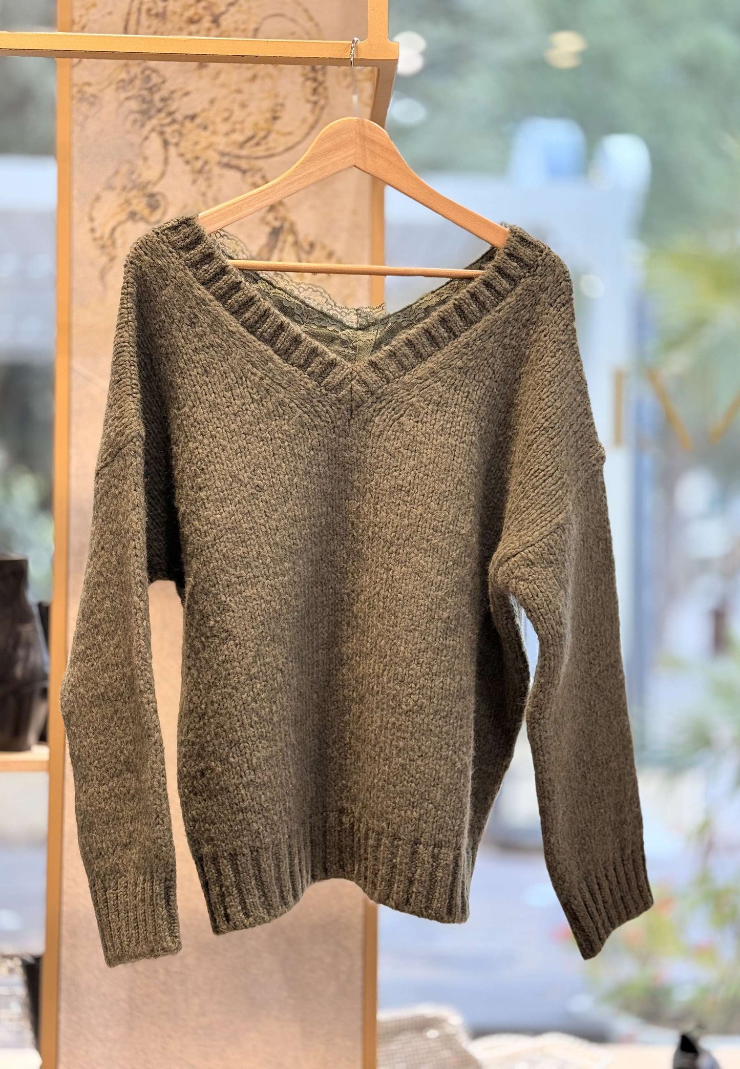 MOTEL - Pullover Scollo V Merletto Verde Oliva