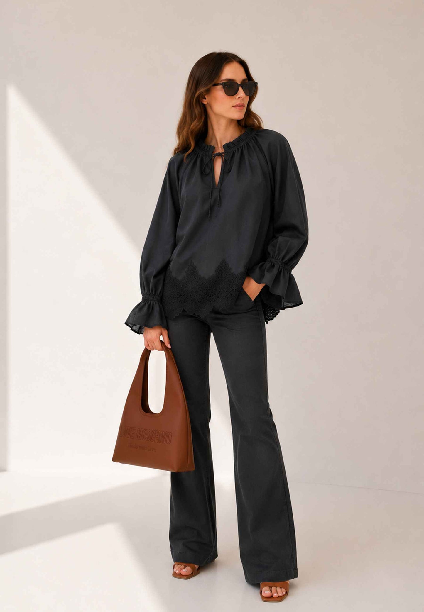 MINERVA - Blusa Bohémien Con Pizzo Nero