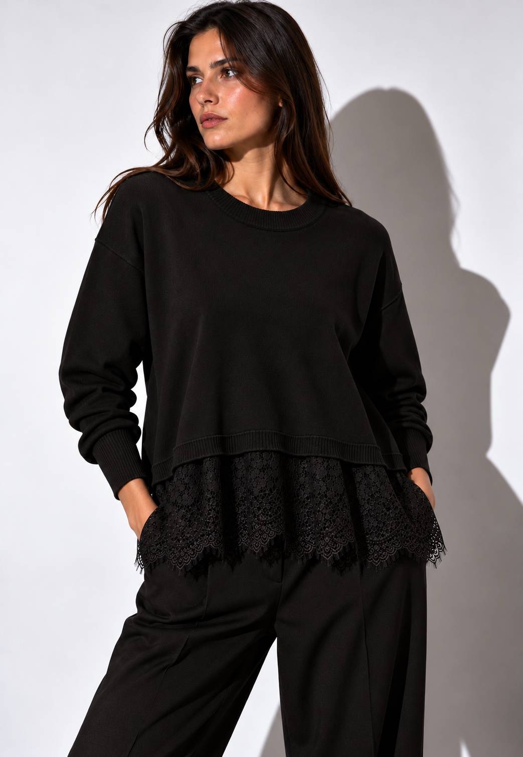 MOTEL - Maglione Con Bordo Pizzo Nero