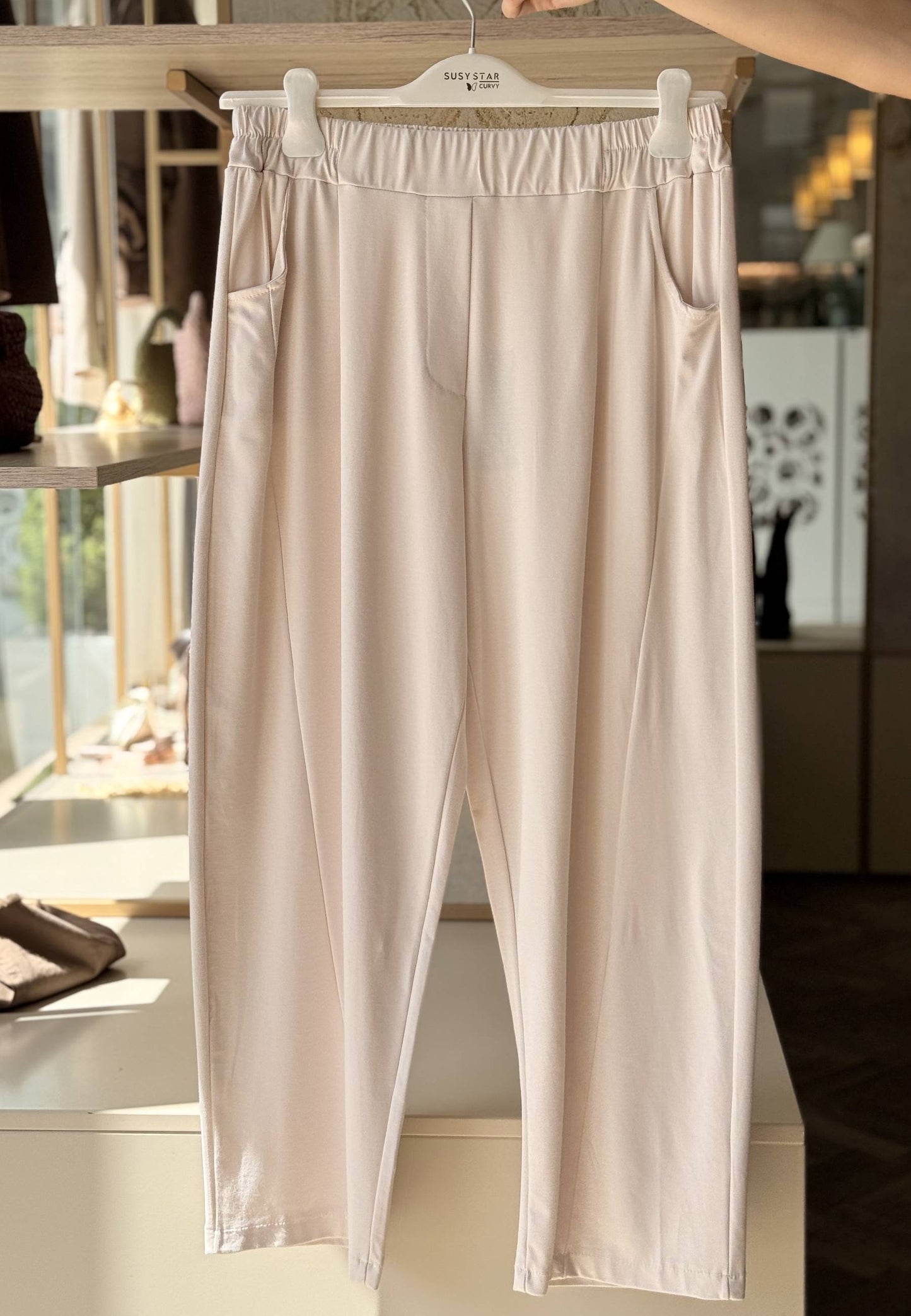 SUSY STAR CURVY - Completo Blusa V + Pantaloni Rosa Nude