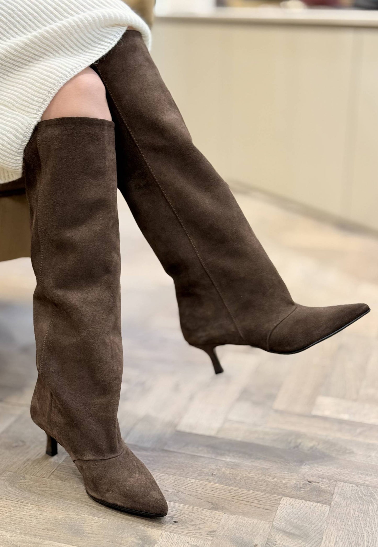 DIVINE FOLLIE - Stivale Alto Camoscio Tacco Basso Moro