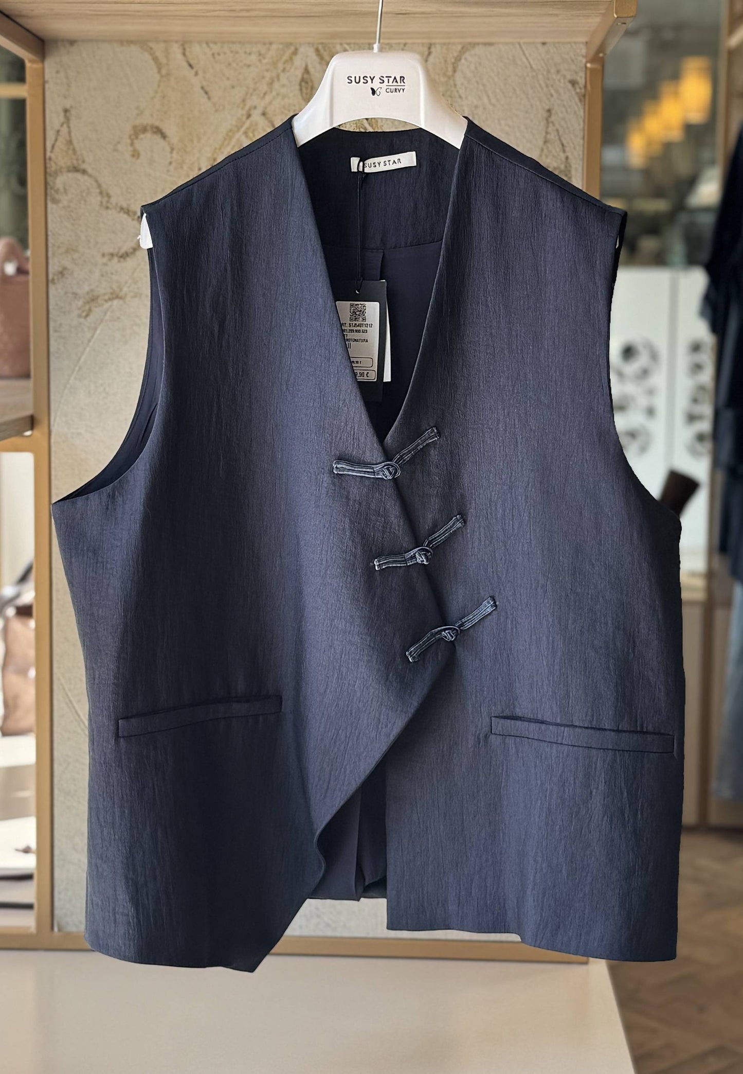 SUSY STAR CURVY - Gilet Abbotonatura Asimmetrica Blu