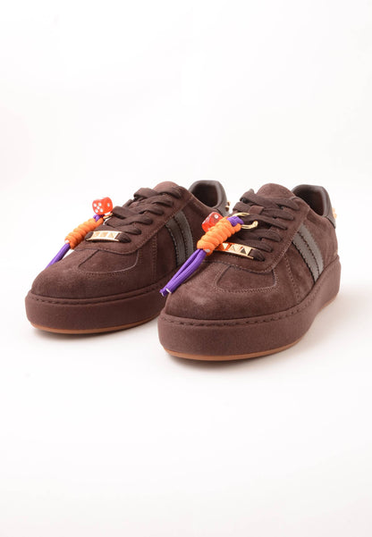 LA CARRIE - Sneakers Camoscio Charms Marrone