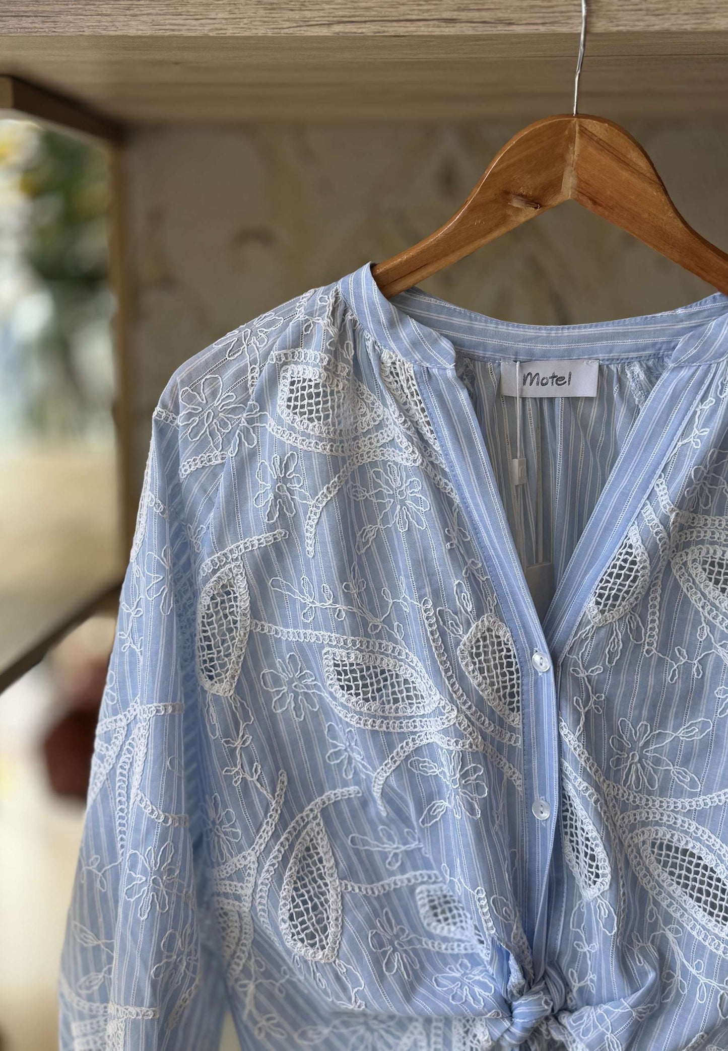 MOTEL - Camicia Righe Ricamo Cielo